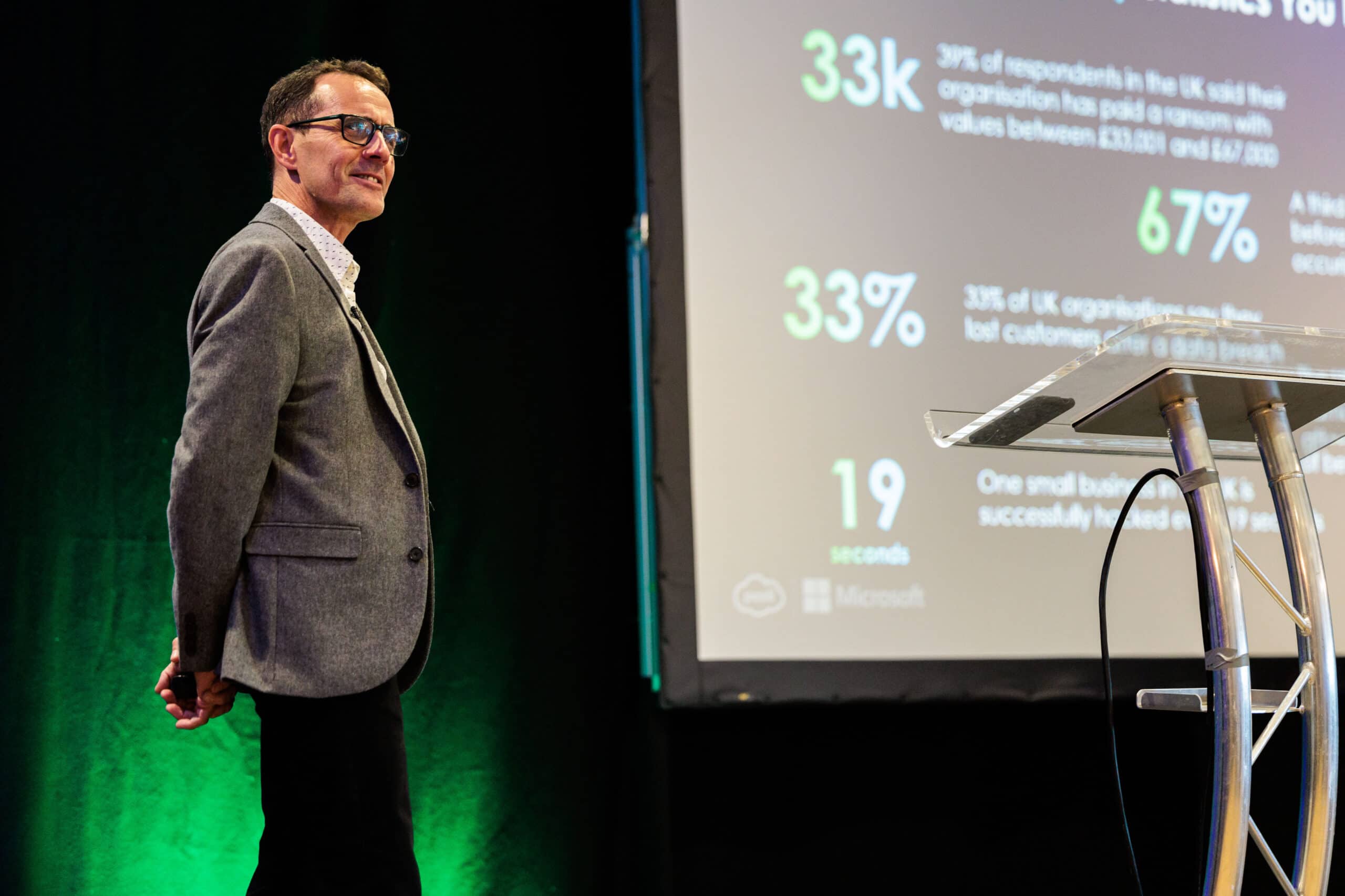 How to organise a successful hybrid event